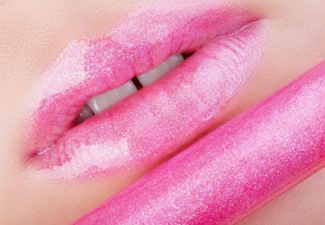 11 Cool Ideas To Pull Off Glitter Lips For Your New Makeup Look