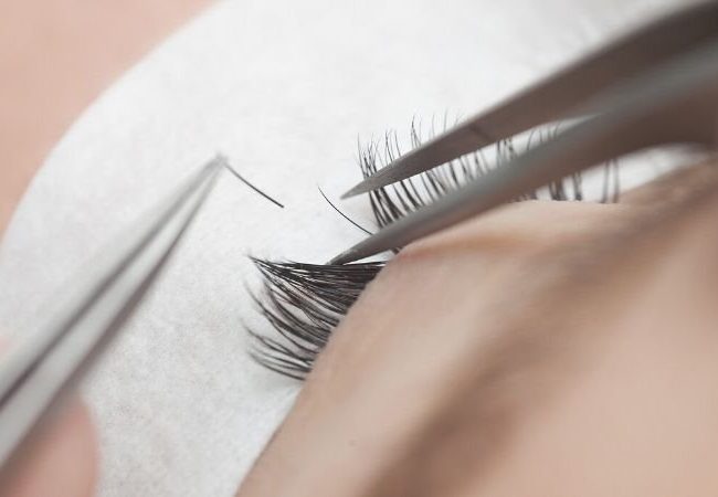 How To Grow Eyelashes Naturally In 7 Simple Ways
