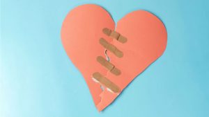 These are the ways heartbreak physically impacts the body