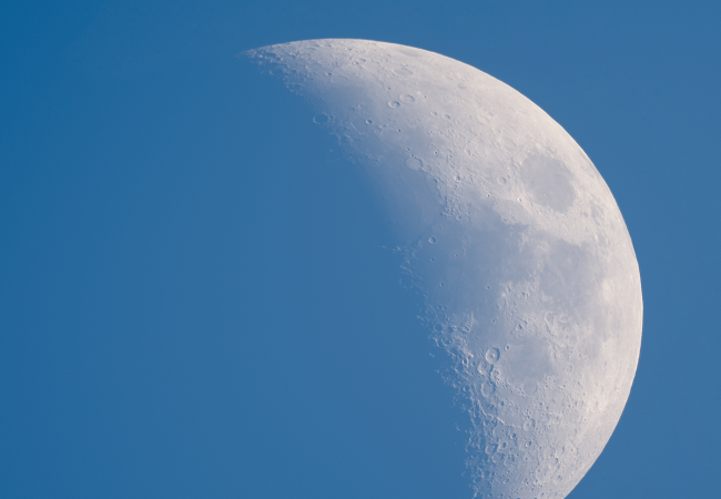 What It Means For You When The Moon Is Waxing & Waning